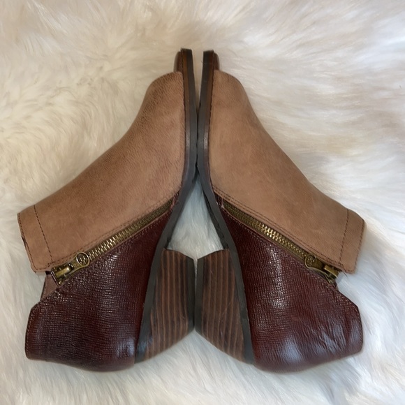 ⭐️ OTBT Truckage Open Toe Booties - Picture 4 of 9